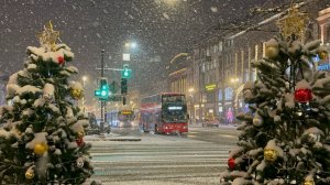 «С наступающим!» Автобус UNVI Urbis 2.5DD на Невском пр., декабрь 2025 года