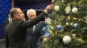 Руководители регионов, главы ведомств и министерств участвовали в акции "Елка желаний".