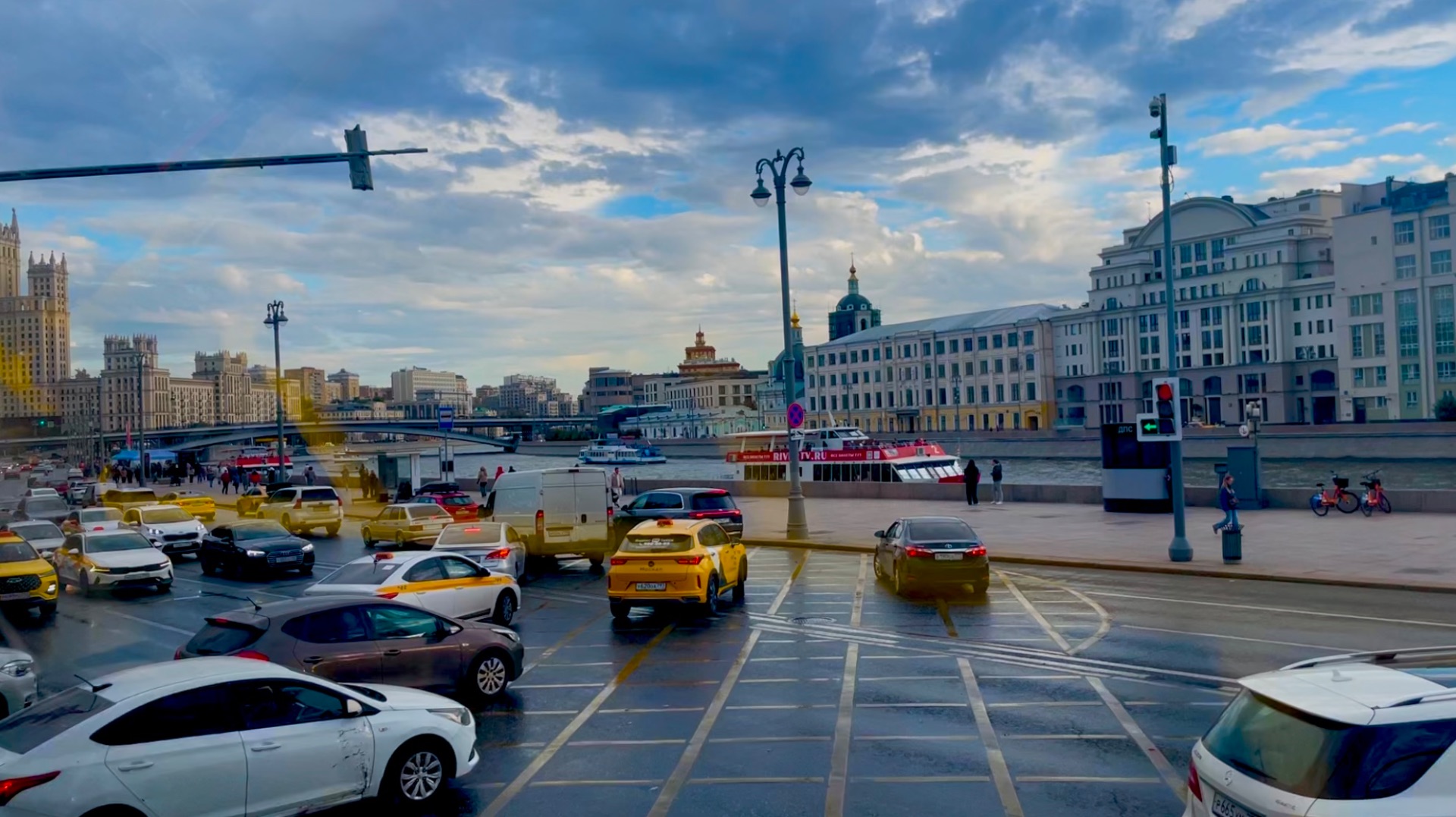 По Москве на двухэтажном экскурсионном автобусе. Москва. Эпизод 106