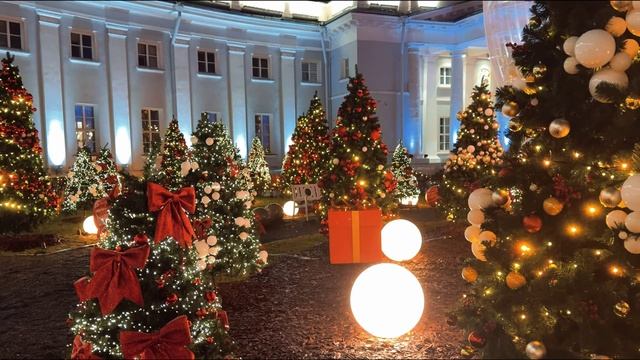 Скрытый рождественский сад Москвы гигантские украшения и сказочная карусель 🎄✨🎠 смотреть онлайн