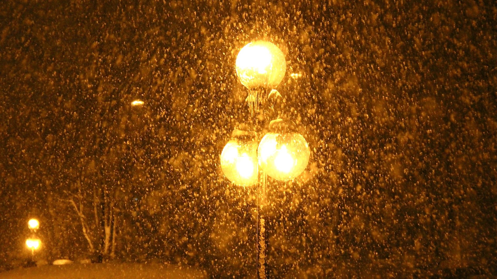 ШУТКА : А снег идет, а снег идет ПОДПИШИСЬ смотреть онлайн