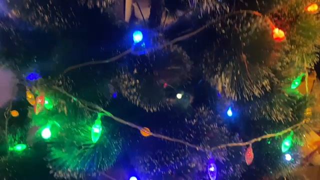 Новогоднее настроение. Наряжаем елку