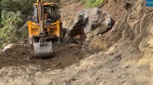 ОГРОМНЫЕ КАМНИ на СКЛОНЕ ГОРЫ - их убирают, чтобы вновь открыть неиспользуемую дорогу 🔥💥📸