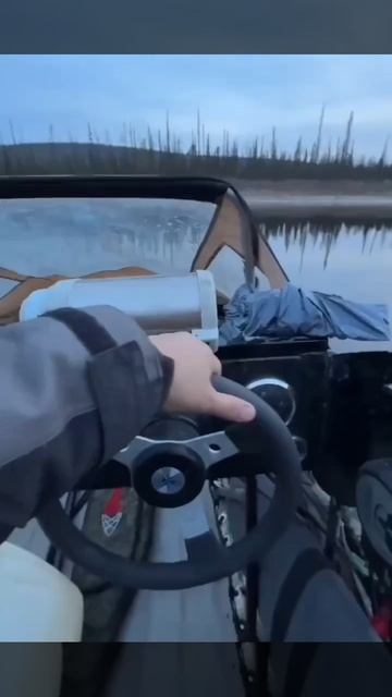 Сломался лодочный мотор вдали от цивилизации. Рыбак рыбака дружба на века!!. смотреть онлайн