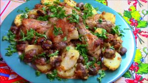 Румяные окорочка с картошкой и грибами.