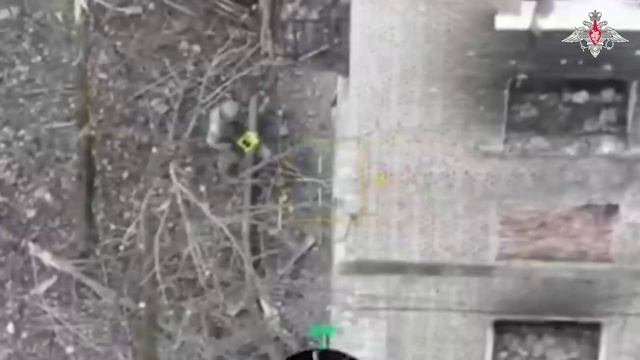 Военнослужащие ГрВ «Центр» продолжают зачистку н.п. Родинское в ДНР смотреть онлайн