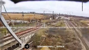 ВСУшник пытался продвинуться по ж/д мосту районе Купянска, но словил хедшот 💥