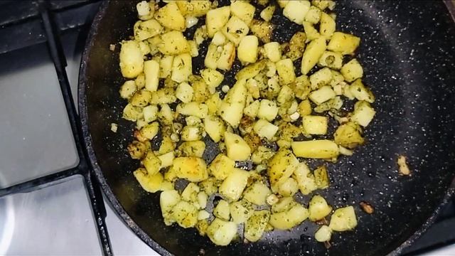 Жареная картошечка с яичницей