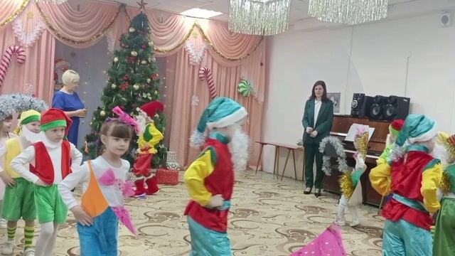 Новогодний праздник в средней группе.mp4 смотреть онлайн