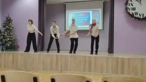 Новогодний серпантин. Подготовка и выступление Ксюши в школе. ВЛОГ Ксюши