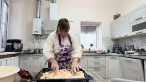 Утро деревенской мамы готовлю на 2 дня украшаю дом гирляндами и проверяю огород  Из города в деревню