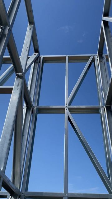 Мы даём гарантию 50 лет, потому что уверены в каждом профиле и отвечаем за конструкцию целиком смотреть онлайн