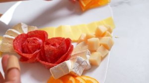 Как КРАСИВО подать колбасу и сыр на Новый Год! Нарезка