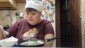 мукбанг пришла домой была у соседа в гостях пили кофе теперь можно и поесть