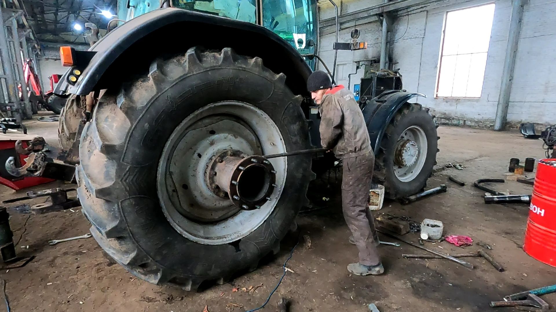 Рабочие будни продолжаются смотреть онлайн