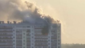 Пожар охватил 26-этажный дом в Екатеринбурге