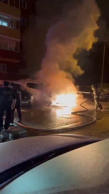 В Балашихе сгорел припаркованный автомобиль. смотреть онлайн