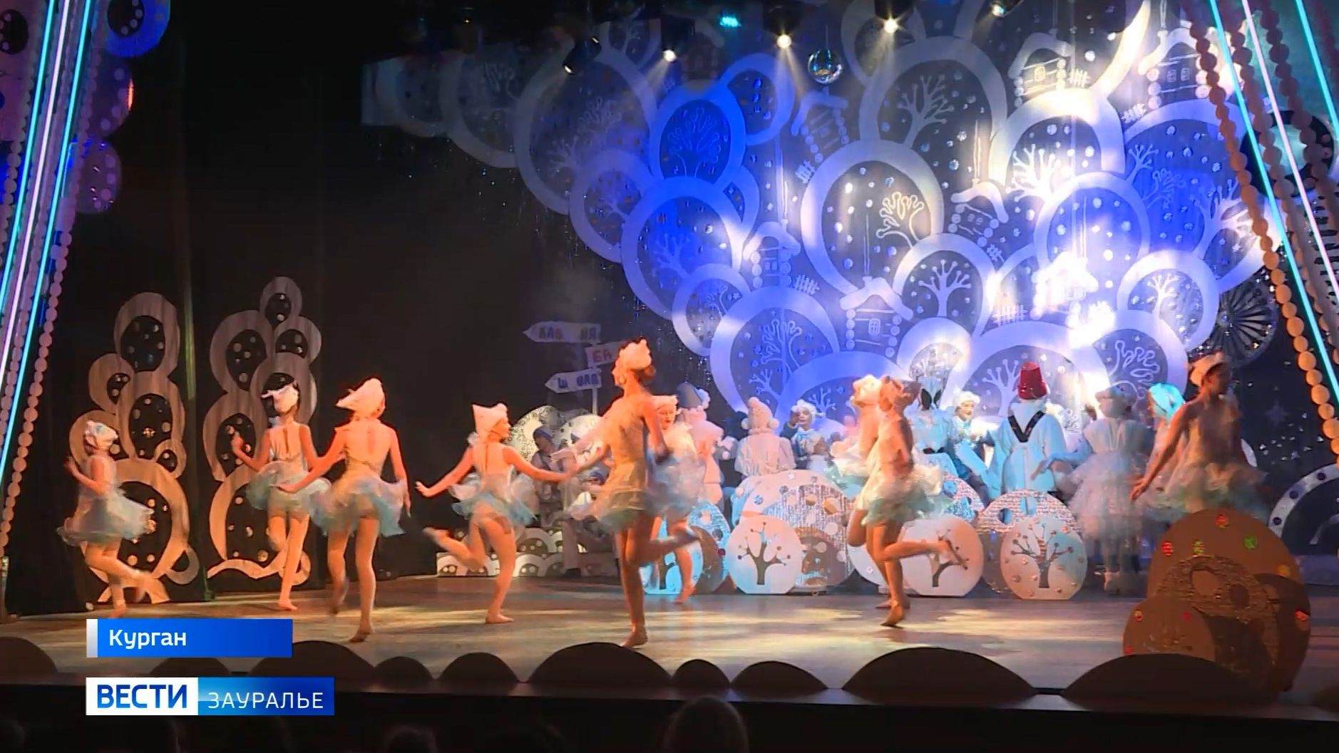 В ДТЮ прошла ёлка Главы города смотреть онлайн