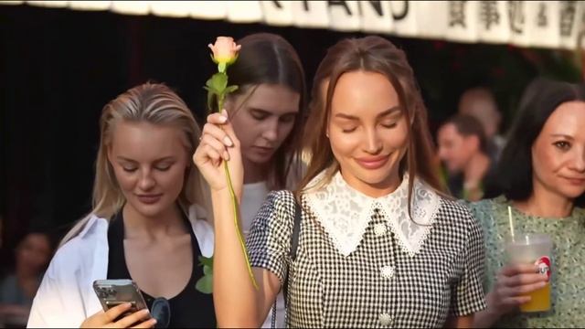 Так выглядит ночная Москва 2025 девушки атмосфера и огни 👀✨🌙 смотреть онлайн