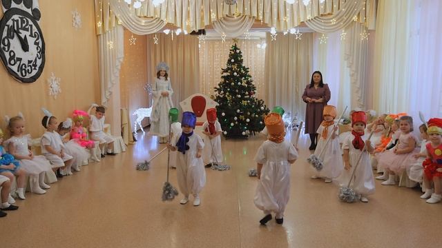 Новогодний утренник в детском саду 246 группа Черепашки. Декабрь 2025 Омск смотреть онлайн