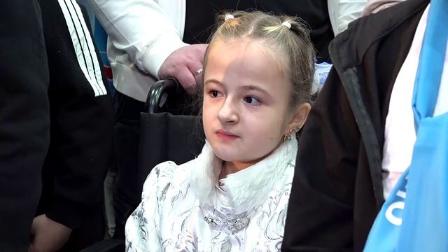 Поздравил с Новым Годом юных гостей губернаторской ёлки смотреть онлайн