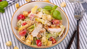 🥬Салат Цезарь с курицей🍗 и томатами черри🍅! Соус Цезарь - Классика на все времена!