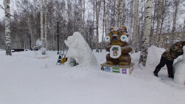 Лепят снеговиков