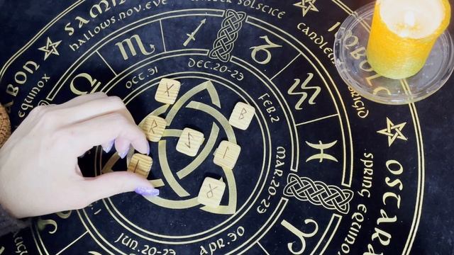 Что между вами сейчас? Гадание на рунах смотреть онлайн