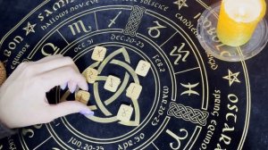 Что между вами сейчас? Гадание на рунах