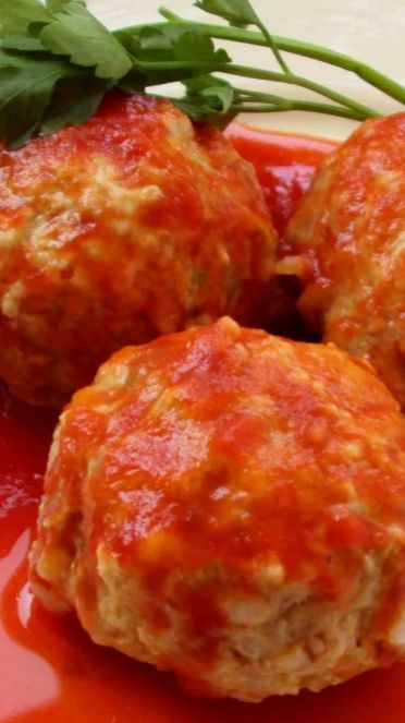 ТЕФТЕЛИ С ФУЗИЛЛИ, СУП С ФРИКАДЕЛЬКАМИ, СОУС КИСЛО-СЛАДКИЙ, ЗЕЛЕНЬ