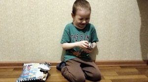 Распаковка кукурузных палочек с игрушкой