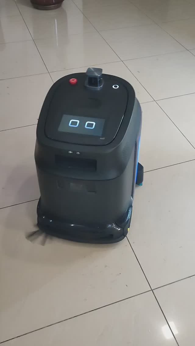 Робот-уборщик Gausium ECOBOT Phantas (R2-D2 уже не тот 😁) смотреть онлайн