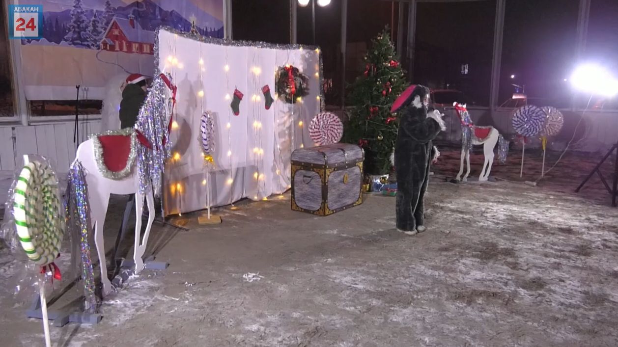 Огни на праздничной елке зажгли жители абаканского жилого района «Южный» смотреть онлайн