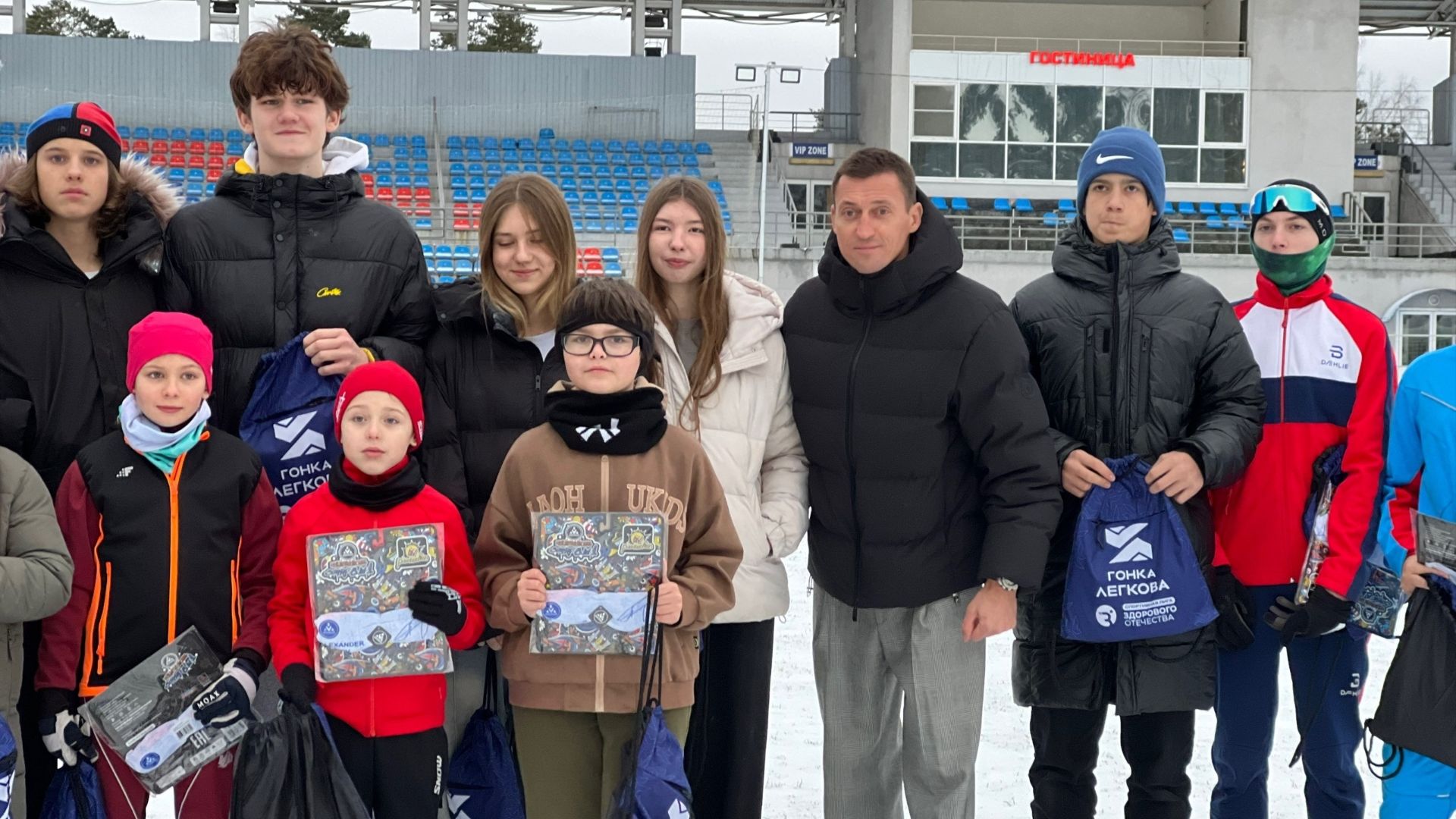 Александр Легков поздравил воспитанников спортшколы Красноармейска с Новым годом смотреть онлайн