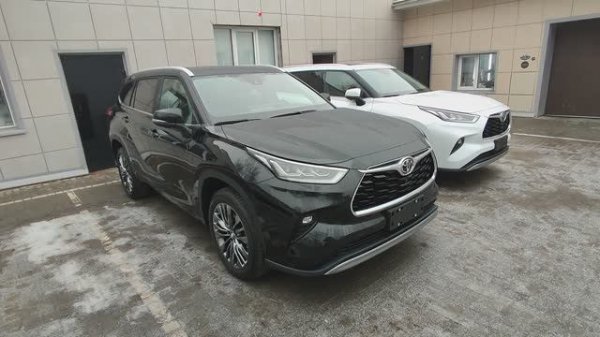 В продаже новый автомобиль Toyota Highlander чёрный