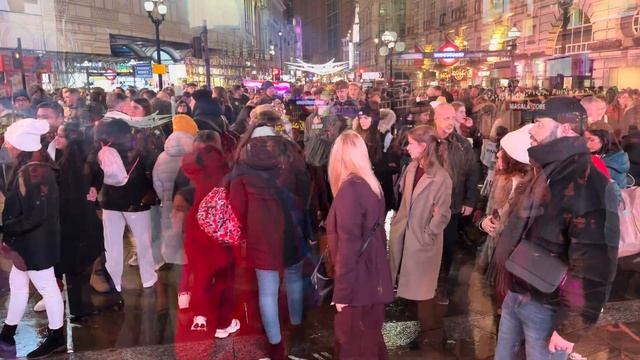 Рождество в Лондоне 2025 прогулка по Риджент-стрит праздничное событие 🎄✨ смотреть онлайн