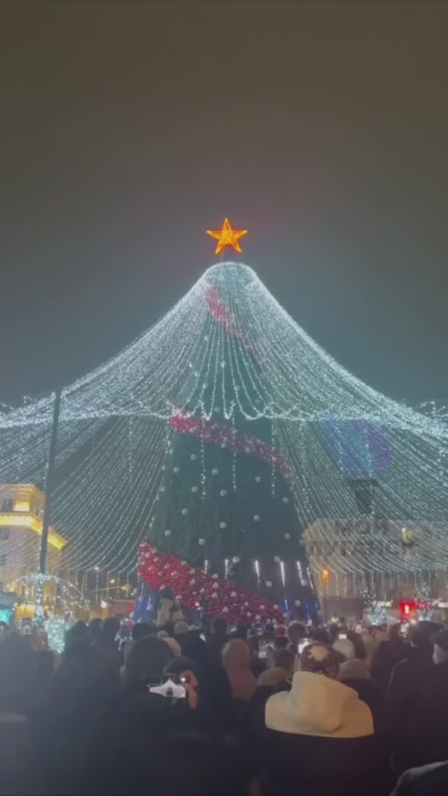 Открытие Новгодней Елки в Луганске смотреть онлайн