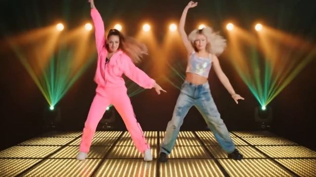 Ходит парень по селу!