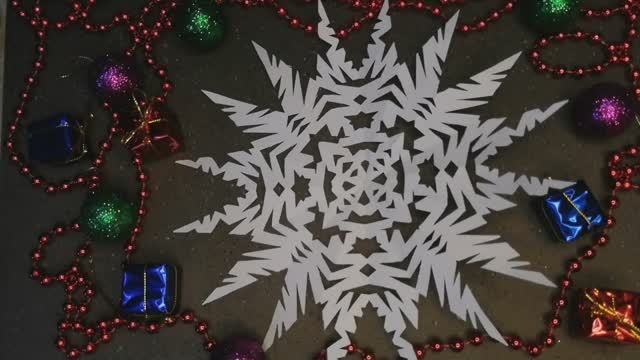 СНЕЖИНКА ИЗ БУМАГИ * НОВОГОДНИЕ ПОДЕЛКИ * УКРАШЕНИЕ К НОВОМУ ГОДУ 2021 смотреть онлайн