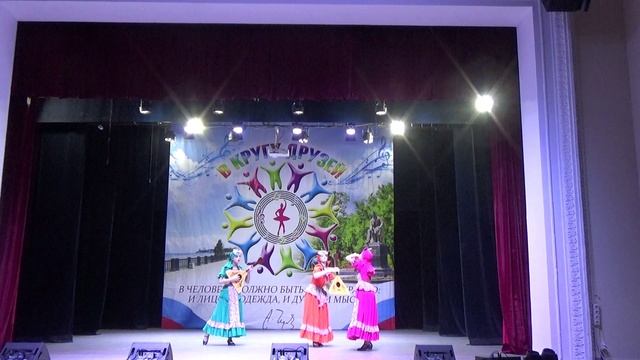 Детский танцевальный коллектив "Родничок" т. "Девичьи забавы" смотреть онлайн