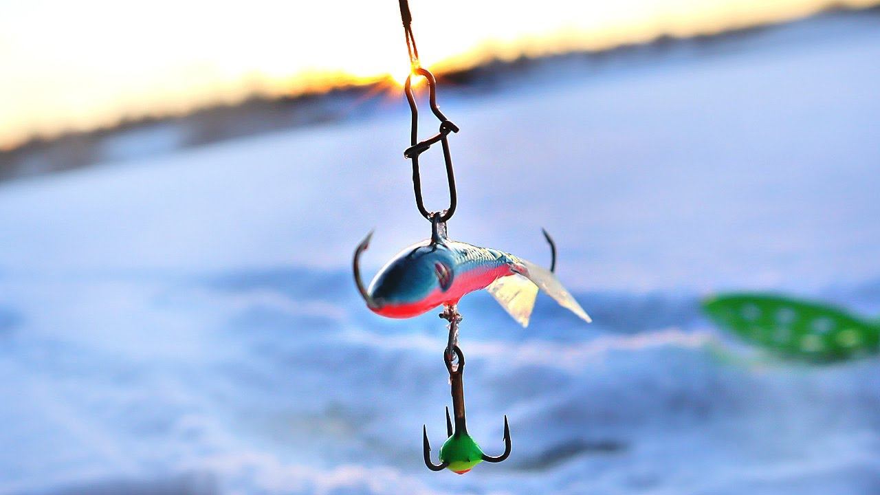 На это клюнет даже ленивая и единственная в водоеме щука зимой!Как ловить на балансир щуку зимой? смотреть онлайн