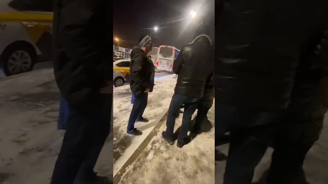 Пока нам рассказывают что русские не работают и бухаю? смотреть онлайн