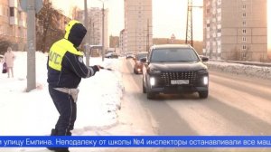 Госавтоинспекторы Первоуральска перевоплотились в сказочных героев