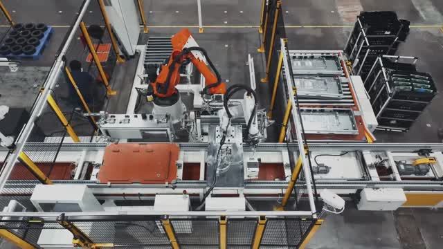 Роботизированное производство блока электронных компонентов VRF-системы V8 MDV смотреть онлайн