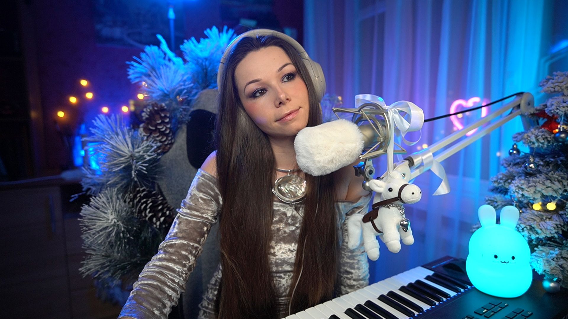 🎹 Беседуем и поём под фортепиано 🎹 | #ламповыйстрим #девушкастримит #пианино смотреть онлайн