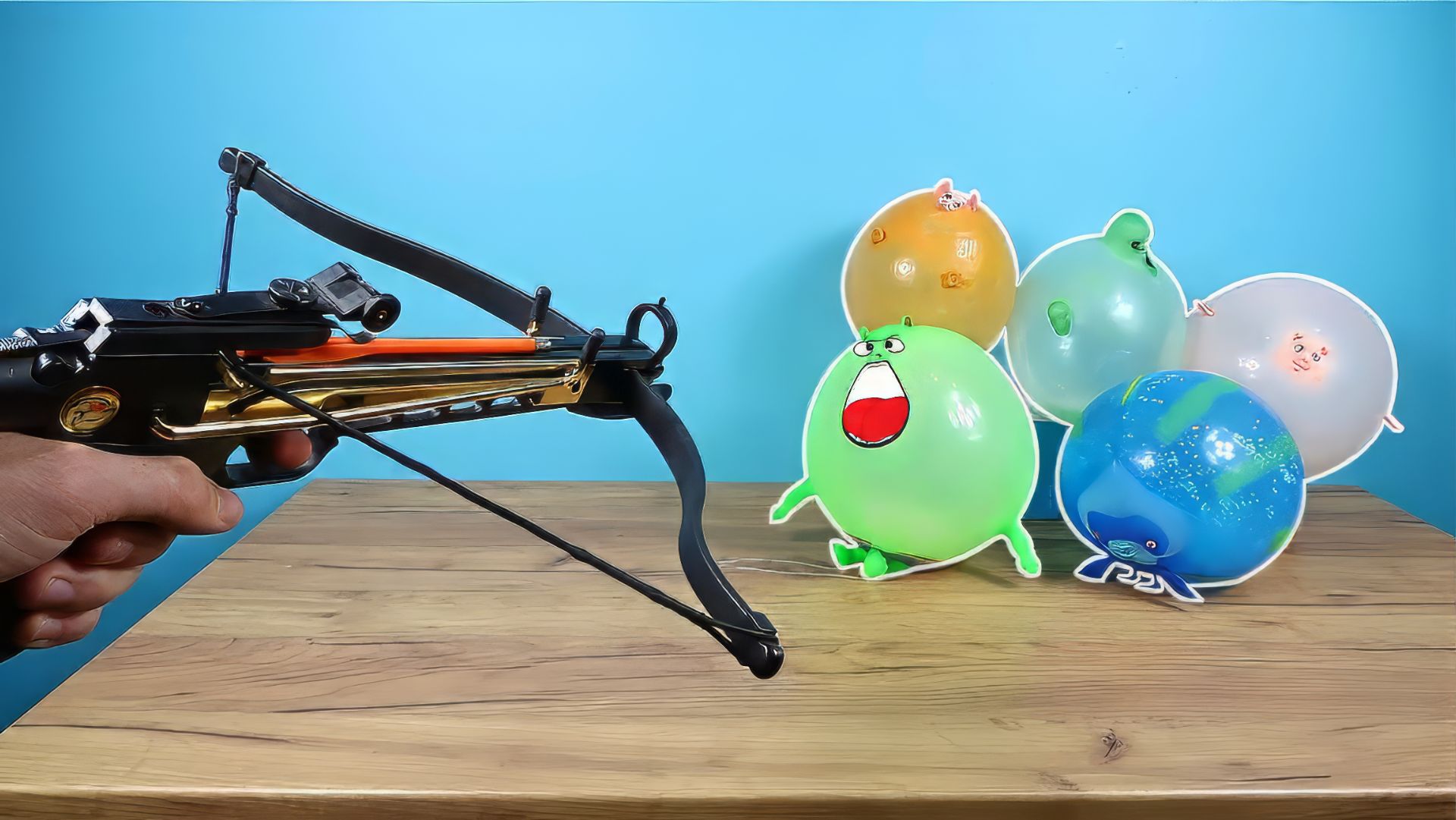 Что если надуть антистрессы и бахнуть в них из арбалета? смотреть онлайн