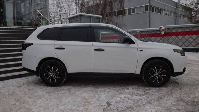 Mitsubishi Outlander смотреть онлайн