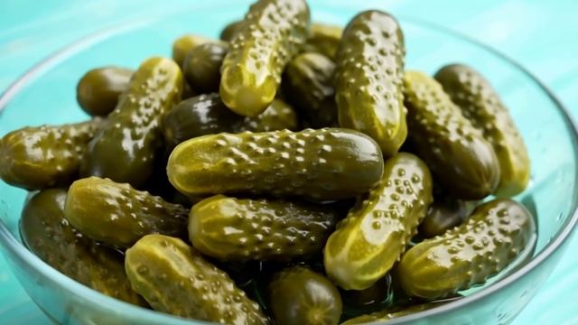 Бочковые огурцы в рассоле. Рецепт внутри. смотреть онлайн