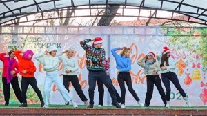 😉 Танцев много не бывает. А новогодней Бачаты тем-более 😄 
🎶 Lasts Christmas - Bachata