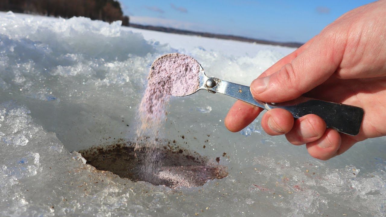 Крупная рыба сплывается со всего водоема на этот запах! Сыплю в лунку 1 чайную ложку клев супер смотреть онлайн
